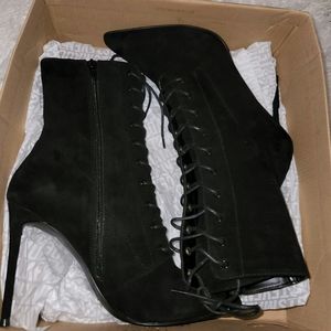 Steve Madden black heeled suede booties